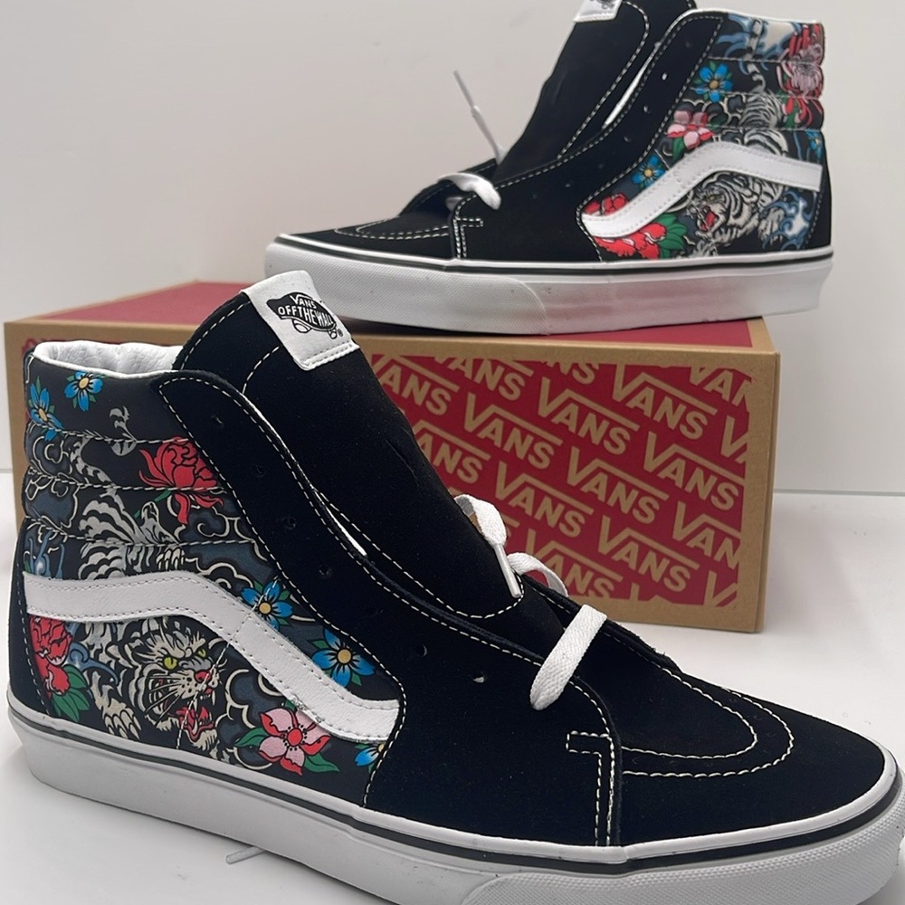 Vans Men’s High-Top Sneakers Sk8-Hi
Tiger Floral Multi/True White
VN000BW76GL - Picture 11 of 16